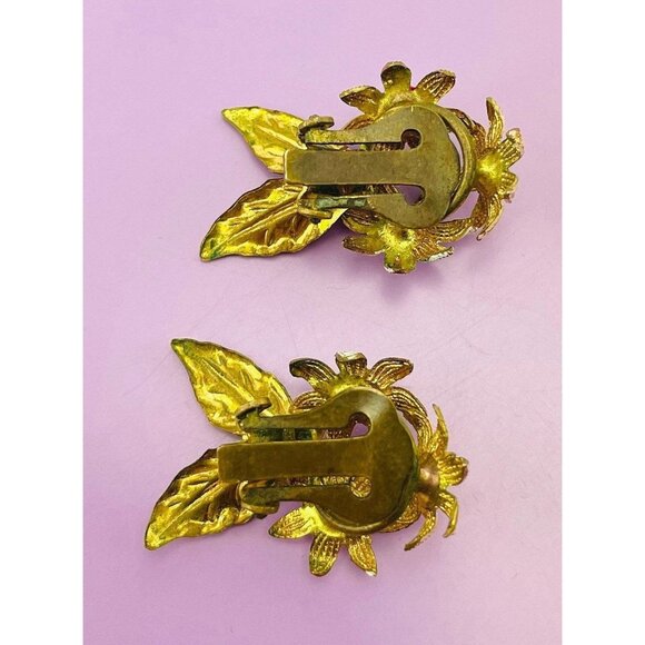 Vintage 60s Flower earrings, Austria painted enamel gold tone, clip on - Picture 7 of 10